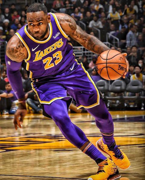 杜兰特：詹姆斯为伟大树立了标杆，我很感激我们的每一次对决（杜兰特：詹姆斯树立了伟大标准，我珍视与他每一次较量）