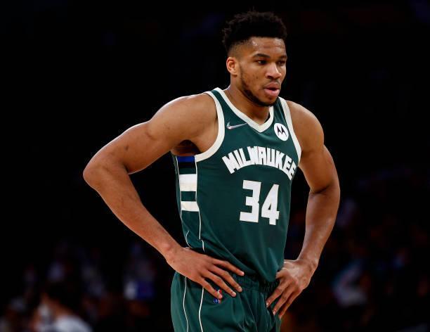 邮报：至少12家俱乐部想租梅努，但球员仍优先考虑那不勒斯（邮报：超12家球队欲租借梅努，他仍将那不勒斯列为首选）