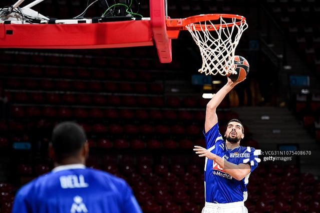 博主：客战广岛三箭申花远征军约300人，而且带着鼓（博主称申花客战广岛三箭约300名远征球迷携鼓助威）