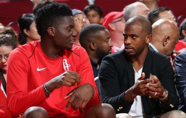 暖心一幕！克林根现场观战混音比赛，场边亲自指导杨瀚森（温情一刻！克林根到场助阵混音赛，场边亲自指点杨瀚森）