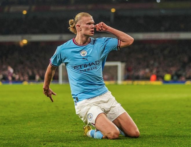 又伤一个！国王官方：尤班克斯左手拇指骨折，将至少缺席三周（国王再遭伤病打击：尤班克斯左手拇指骨折，至少休战三周）