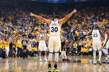 安东尼：曼联愿意在我身上花一个亿，就说明我具备相应的价值（安东尼：曼联肯为我砸一亿，这足以证明我的价值）