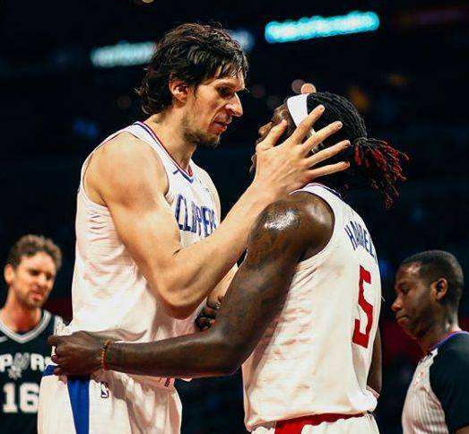 尼克斯送走亚布塞莱，管理层面临艰难抉择（尼克斯交易亚布塞莱，管理层迎来艰难抉择）