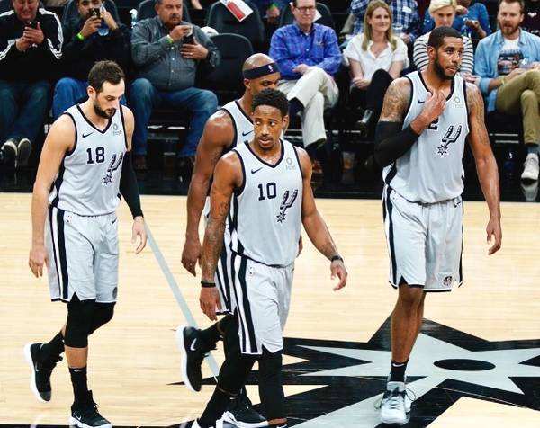 贝恩本场得到37分，并列NBA杯淘汰赛历史第三高分（贝恩此战砍下37分，追平NBA杯淘汰赛单场第三高得分纪录）