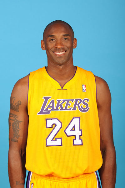 詹姆斯生涯常规赛1015胜升至NBA历史第二，仅次于贾巴尔（詹姆斯常规赛胜场达1015场，位列NBA历史第二，仅次贾巴尔）