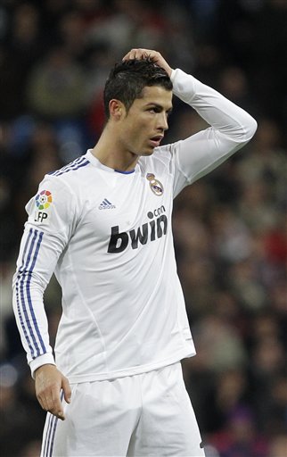 杨瀚森上5分钟送2分1板1助1帽 后三节枯坐板凳（杨瀚森仅打5分钟拿下2分1板1助1帽 后三节未再登场）